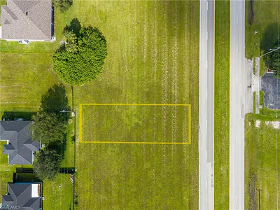 2138 Diplomat PKWY E CAPE CORAL FL