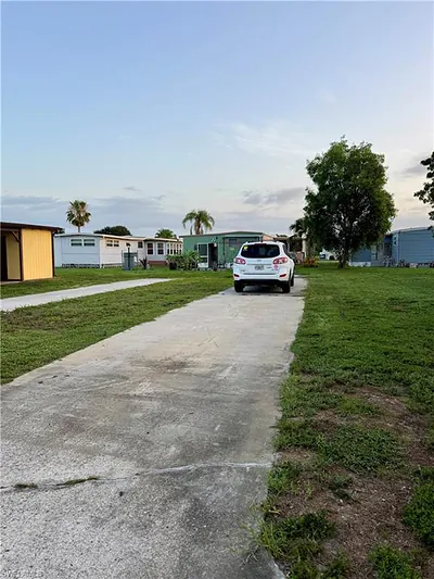 33 Poinsettia DR FORT MYERS FL