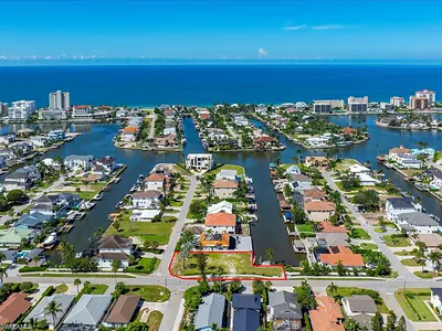 10337 Vanderbilt DR NAPLES FL