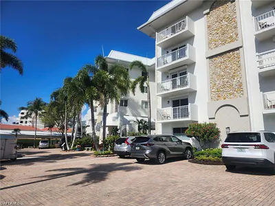 3000 Gulf Shore BLVD N 113 #113 NAPLES FL