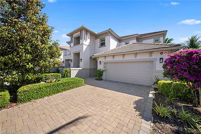 8030 Signature Club CIR 102 #102 NAPLES FL