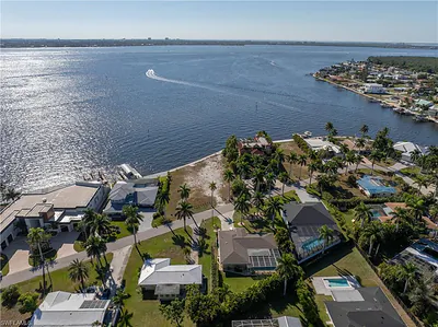 238 Bayshore DR CAPE CORAL FL
