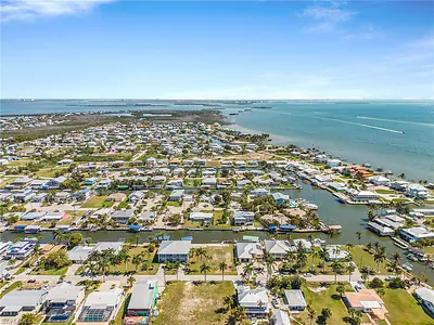 2224 Date ST ST. JAMES CITY FL