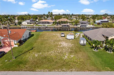 229 SE 28th TER CAPE CORAL FL