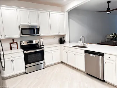 2084 Wellington ST NAPLES FL