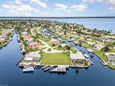 2208 SE 27th ST CAPE CORAL FL