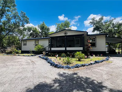155 Evans RD LABELLE FL
