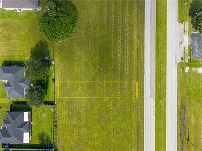 2142 Diplomat PKWY E CAPE CORAL FL