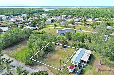 102 Egret LN EVERGLADES CITY FL