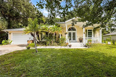 8004 Vega CT LABELLE FL