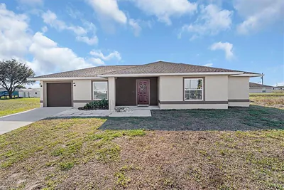 9016 Meadow CIR LABELLE FL