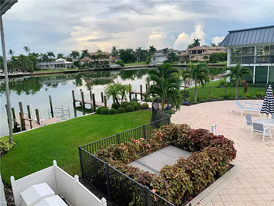 333 Harbour DR 211 #211 NAPLES FL