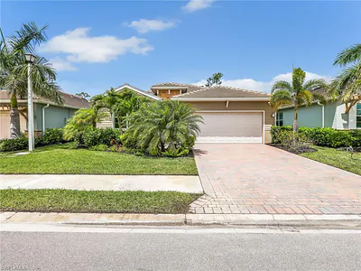323 Tamarindo LN NAPLES FL