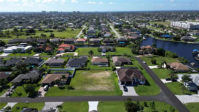 1910 SW 40th ST CAPE CORAL FL