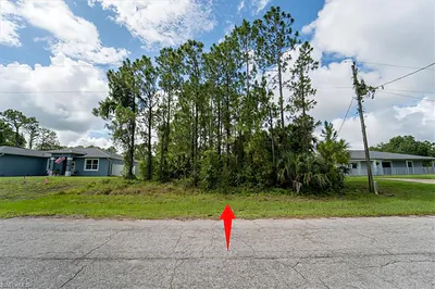 8055 Sandalwood CIR LABELLE FL
