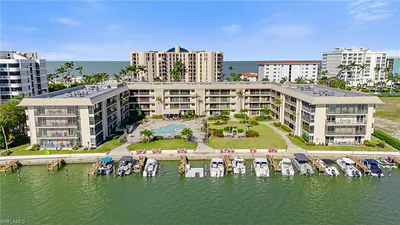 3200 Gulf Shore BLVD N 106 #106 NAPLES FL