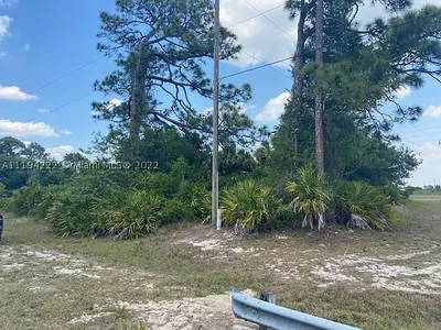 5029 SE TradeWinds Cir La Belle FL