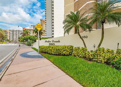 3180 S Ocean Dr 422 #422 Hallandale Beach FL