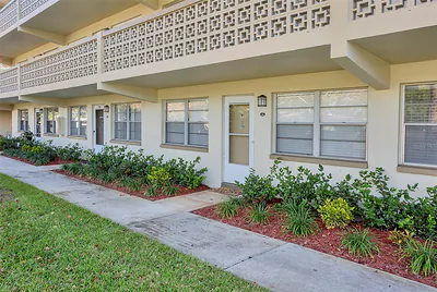 1051 79TH AVENUE N 103 #103 St Petersburg FL