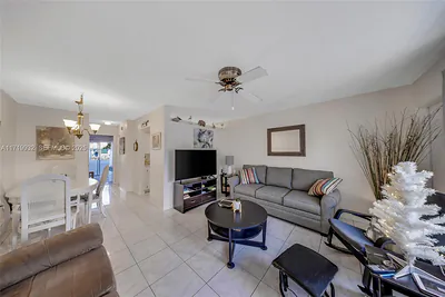 15610 NE 6th Ave 8D #8D Miami FL