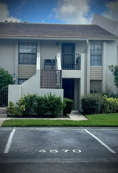 4570 WEYBRIDGE 32 #32 Sarasota FL