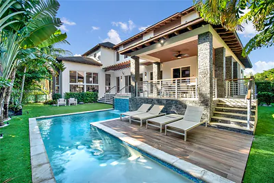 573 Warren Ln Key Biscayne FL