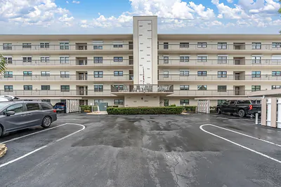 8198 TERRACE GARDEN DRIVE 511 #511 St Petersburg FL