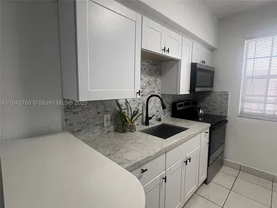 6860 Abbott Ave 4 #4 Miami Beach FL