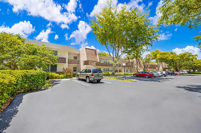 3700 Oaks Clubhouse Drive 104, Pompano Beach, FL 33069 #104 Pompano Beach FL