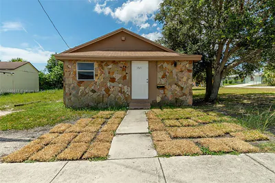 1021 W 33rd St Riviera Beach FL