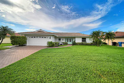2025 MICHIGAN AVENUE NE St Petersburg FL
