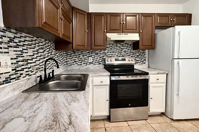 3700 NW 21st St 109 #109 Lauderdale Lakes FL