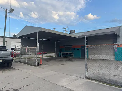 5700 Plunkett , FL