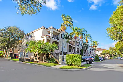 5860 W Sample Road 204, Coral Springs, FL 33067 #204 Coral Springs FL