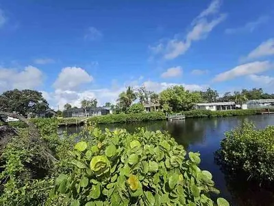 COLONIAL BAY DRIVE Nokomis FL