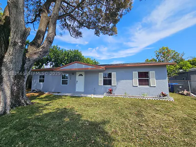 325 SW 80th Ter North Lauderdale FL