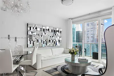 31 SE 5th St 4018 #4018 Miami FL