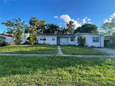 3880 NW 6th St Lauderhill FL