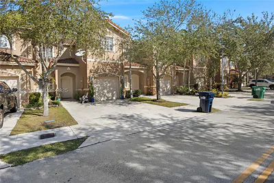 8525 SW 214th Ter Cutler Bay FL