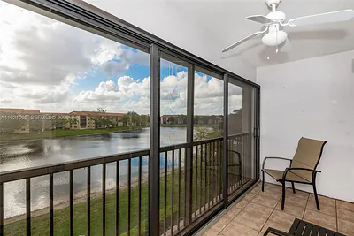 950 SW 138th Ave 409B #409B Pembroke Pines FL