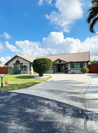 15500 Carriage Ct Davie FL