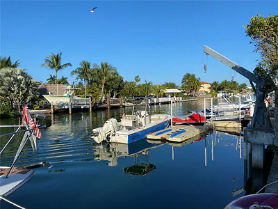 2185 NE 123rd St 204 #204 North Miami FL