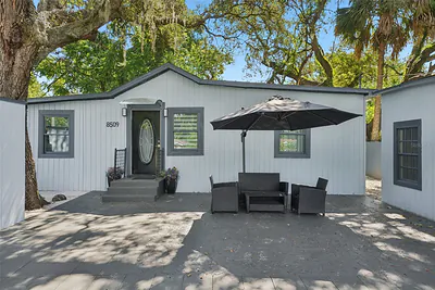 8509 N HAMNER AVENUE Tampa FL