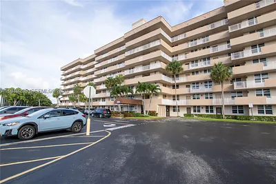 250 Jacaranda Dr 506 #506 Plantation FL