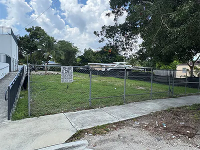 2720 SW 17th St Miami FL