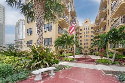 130 4TH AVENUE N 201 #201 St Petersburg FL