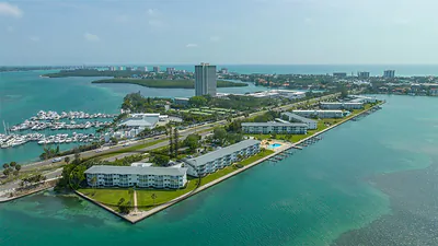 777 JOHN RINGLING BOULEVARD 32 #32 Sarasota FL