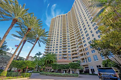 19501 W Country Club Dr 2206 #2206 Aventura FL