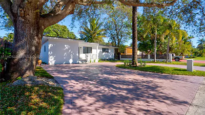 315 NE 160th Ter Miami FL