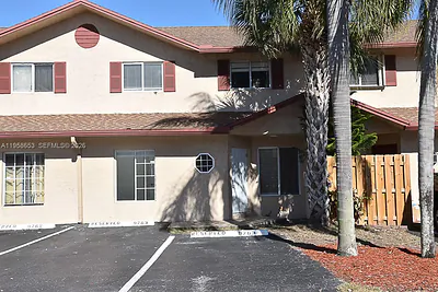 9763 NW 37th St Sunrise FL